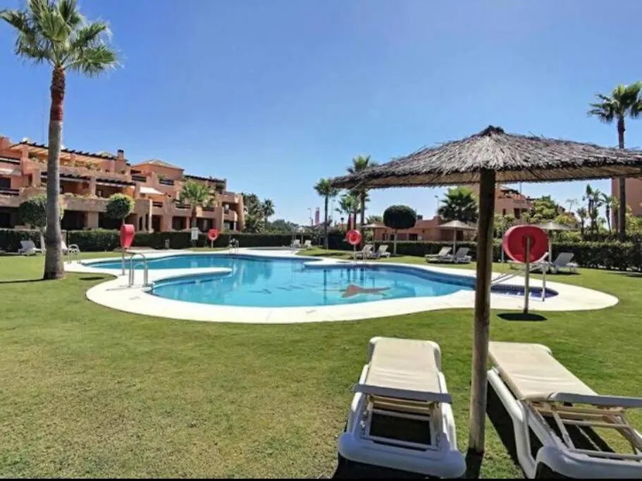 דירה Bahia de Casares Appartement Luxueux, Piscine, Padel Et Golf De Dona Julia