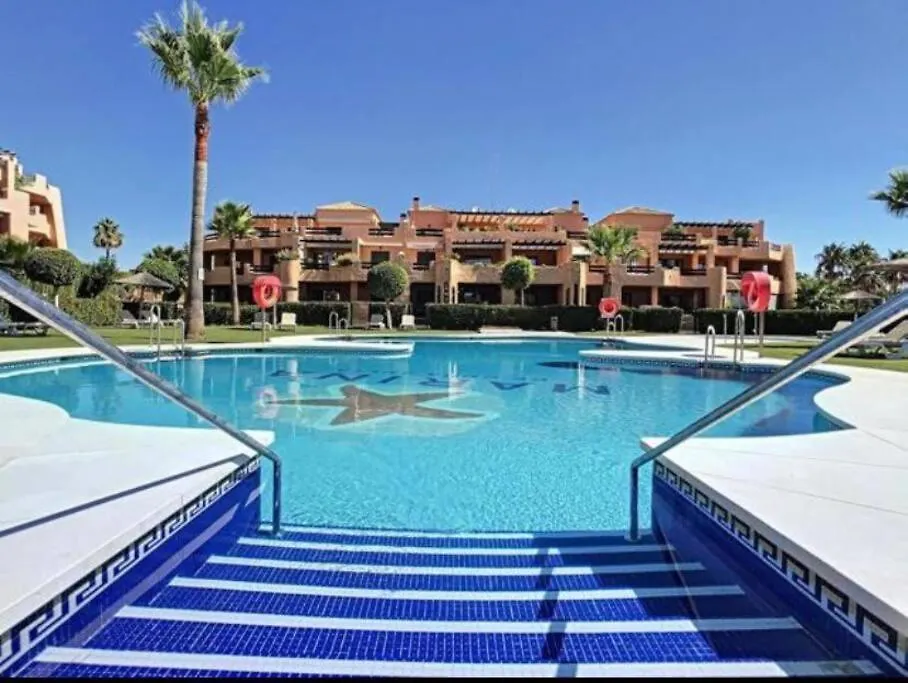 Bahia de Casares Appartement Luxueux, Piscine, Padel Et Golf De Dona Julia דירה